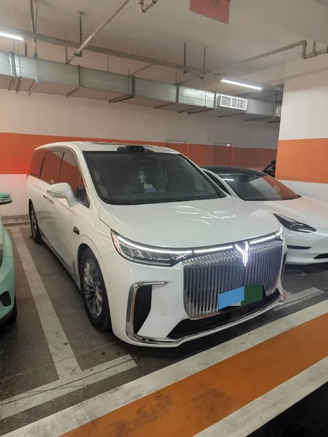 2025 Voyah Dream 1.5T 150HP L4 PHEV 41.7KWH,autocango,china used car exporter,china ev exporter,chinese used car exporter,chinese used ev exporter