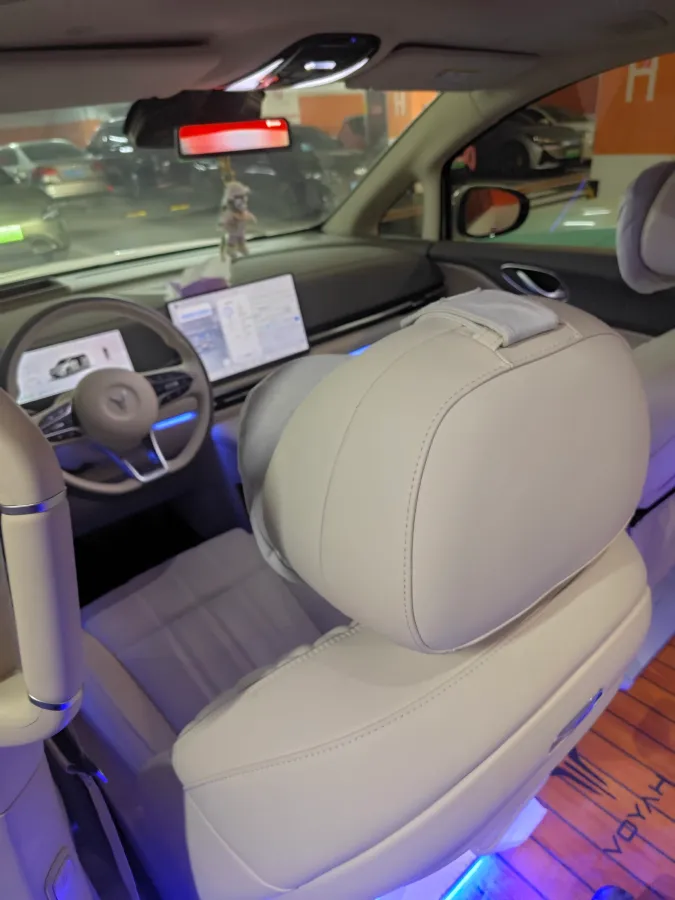 2025 Voyah Dream 1.5T 150HP L4 PHEV 41.7KWH,autocango,china used car exporter,china ev exporter,chinese used car exporter,chinese used ev exporter