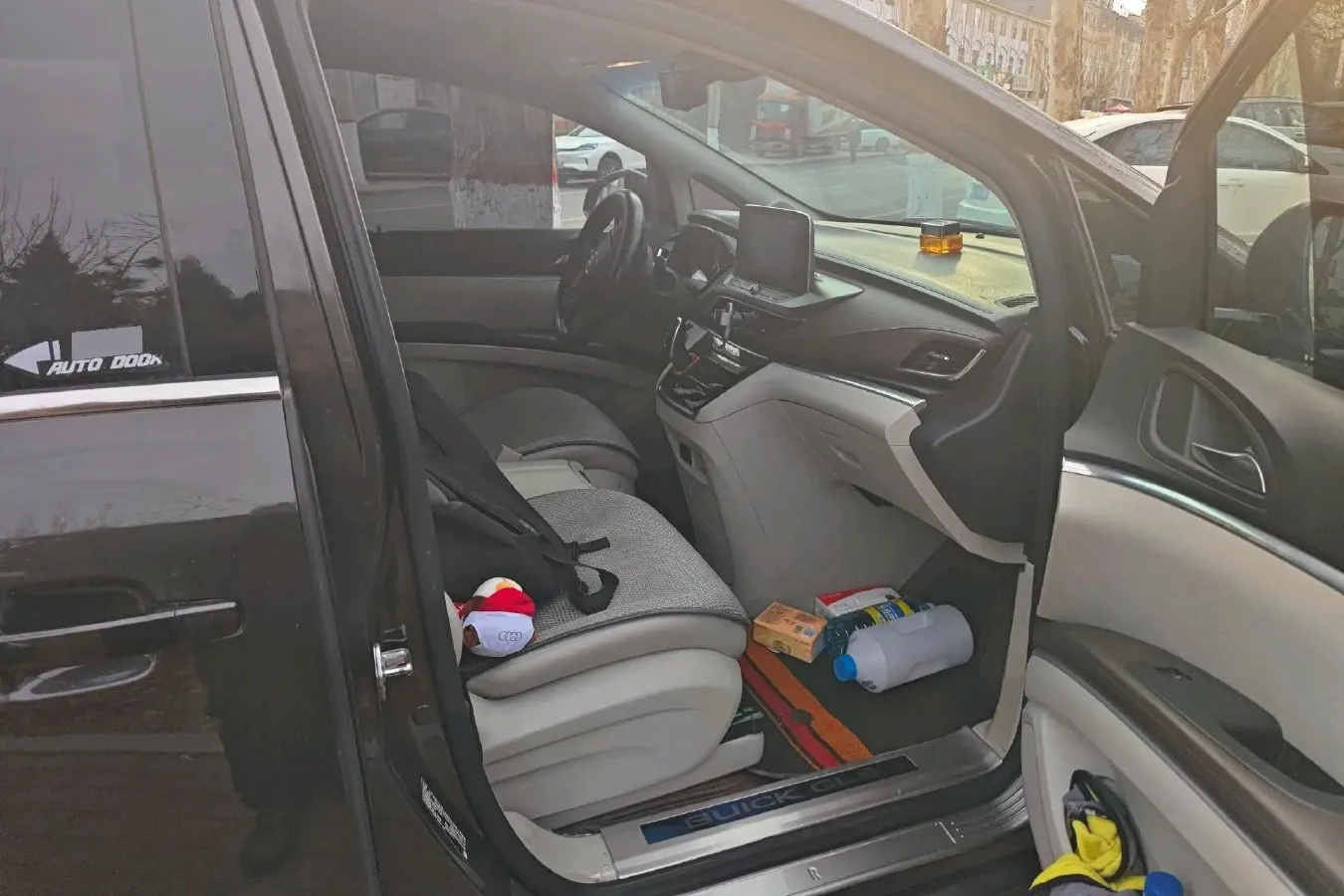 2021 Buick GL8 2.0T 237HP L4 9AT,autocango,china used car exporter,china ev exporter,chinese used car exporter,chinese used ev exporter