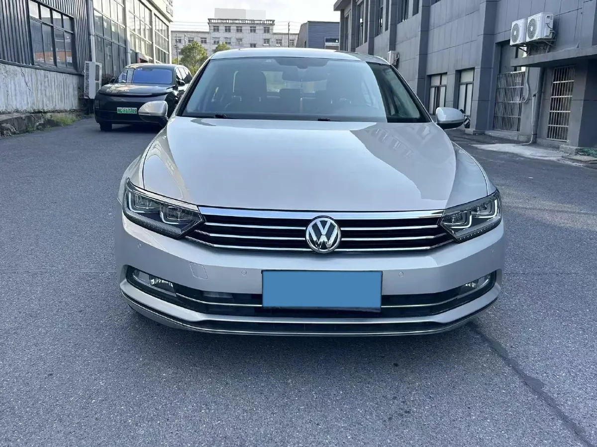 2017 Volkswagen Magotan 1.8T 180HP L4 7DCT,autocango,china used car exporter,china ev exporter,chinese used car exporter,chinese used ev exporter