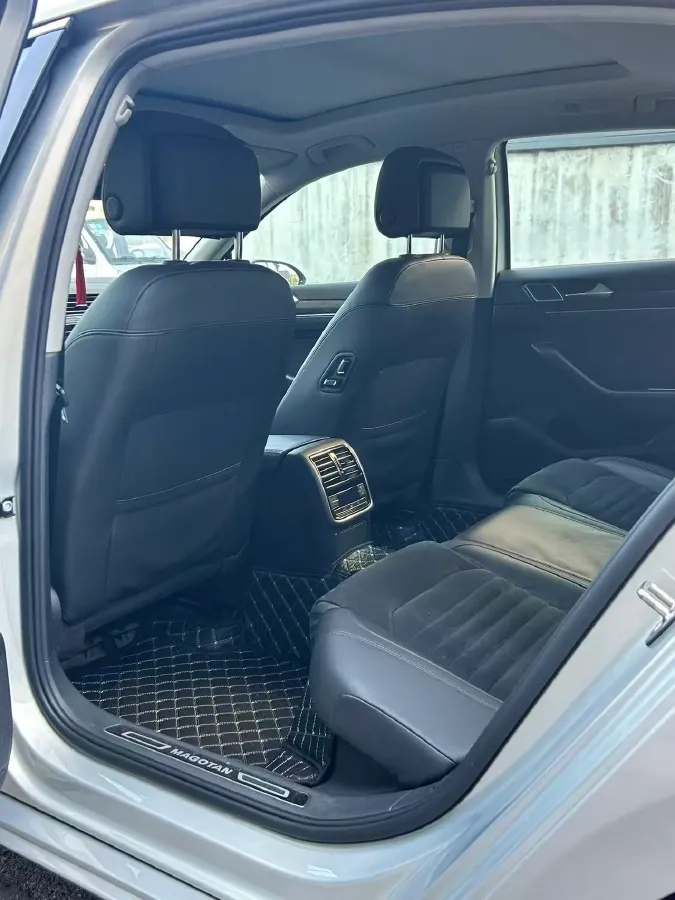 2017 Volkswagen Magotan 1.8T 180HP L4 7DCT,autocango,china used car exporter,china ev exporter,chinese used car exporter,chinese used ev exporter
