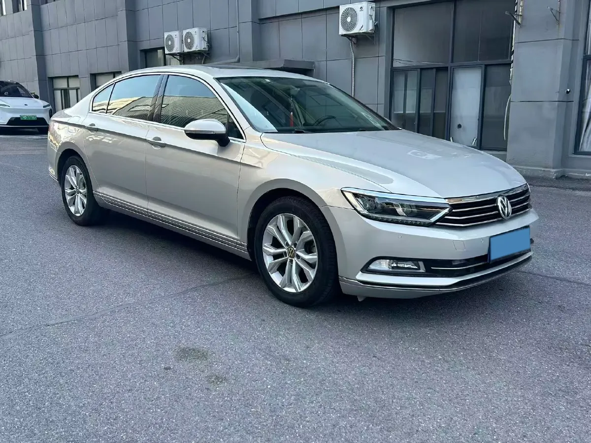2017 Volkswagen Magotan 1.8T 180HP L4 7DCT,autocango,china used car exporter,china ev exporter,chinese used car exporter,chinese used ev exporter