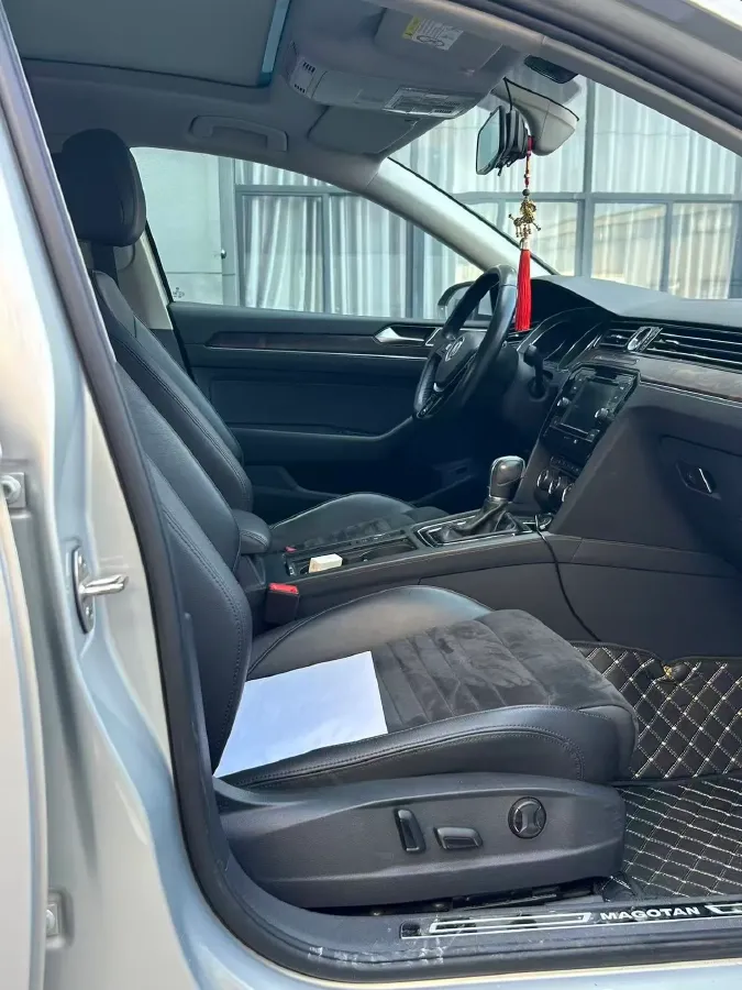 2017 Volkswagen Magotan 1.8T 180HP L4 7DCT,autocango,china used car exporter,china ev exporter,chinese used car exporter,chinese used ev exporter