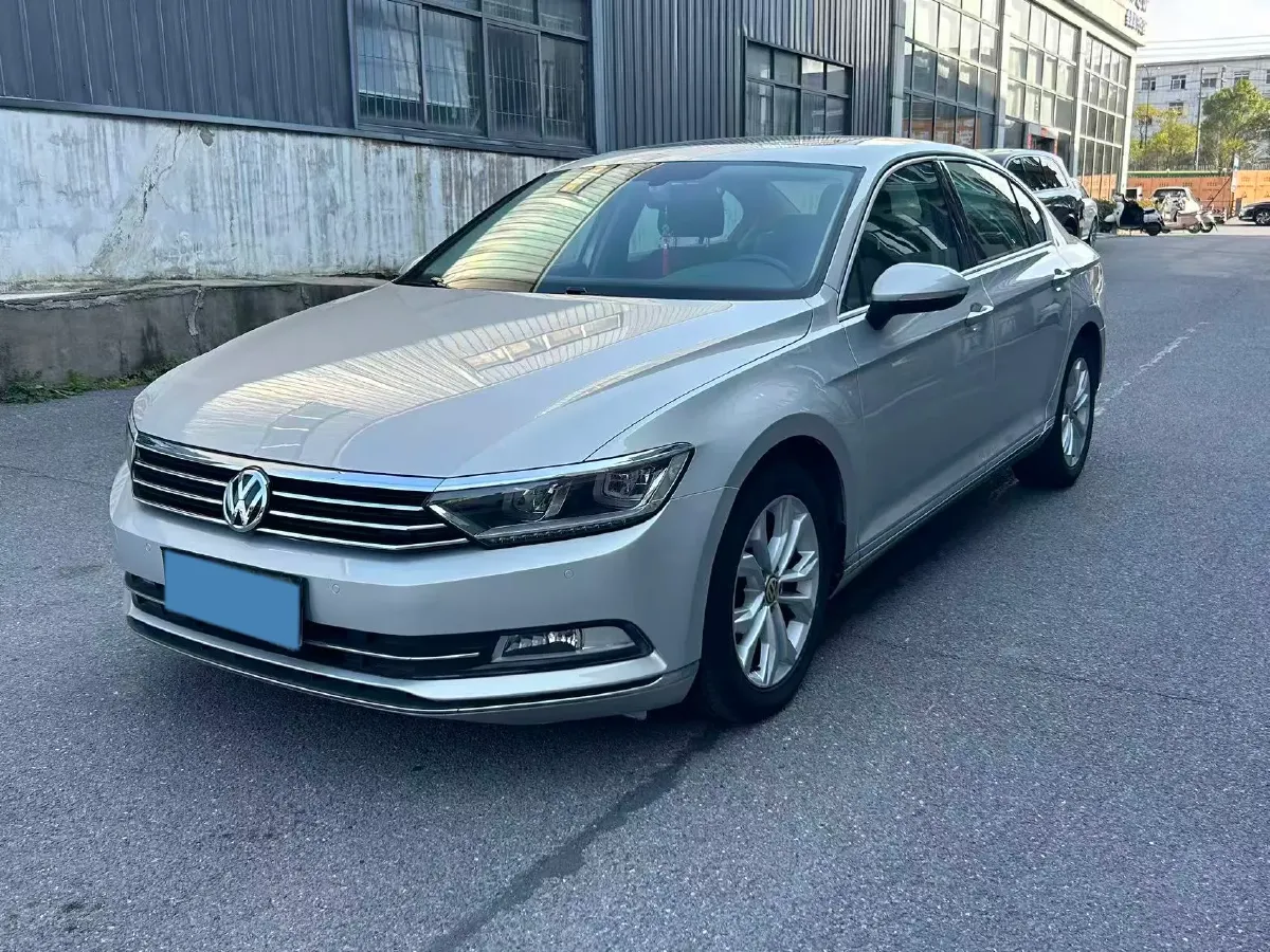 2017 Volkswagen Magotan 1.8T 180HP L4 7DCT,autocango,china used car exporter,china ev exporter,chinese used car exporter,chinese used ev exporter