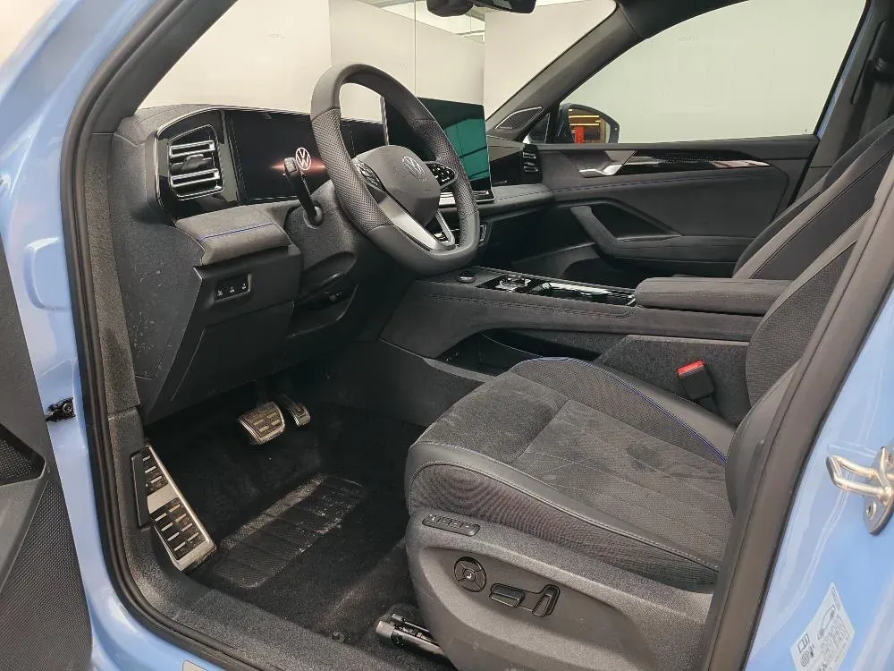 2024 Volkswagen Tiguan L 2.0T 220HP L4 7DCT,autocango,china used car exporter,china ev exporter,chinese used car exporter,chinese used ev exporter