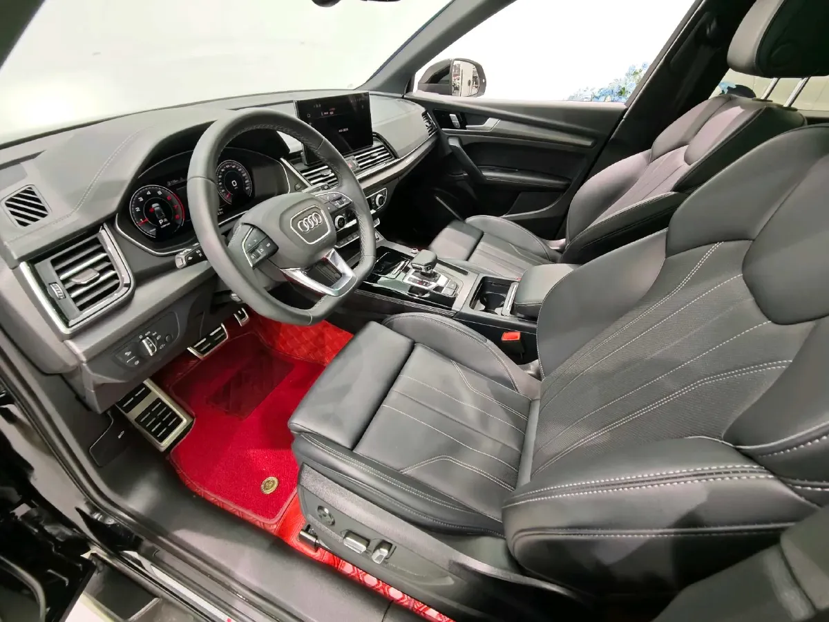 2025 Audi Q5L 2.0T 190HP L4 7DCT,autocango,china used car exporter,china ev exporter,chinese used car exporter,chinese used ev exporter