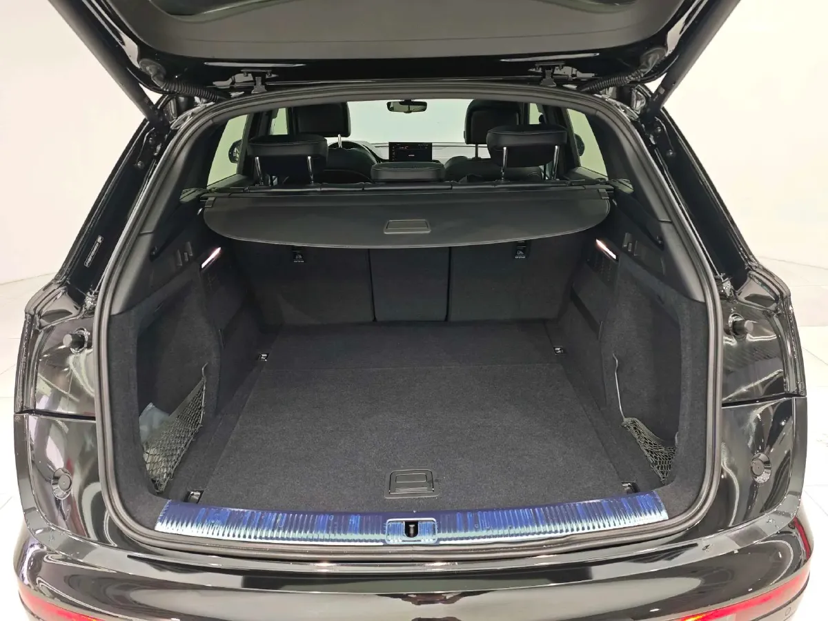 2025 Audi Q5L 2.0T 190HP L4 7DCT,autocango,china used car exporter,china ev exporter,chinese used car exporter,chinese used ev exporter