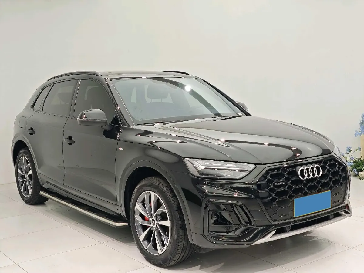 2025 Audi Q5L 2.0T 190HP L4 7DCT,autocango,china used car exporter,china ev exporter,chinese used car exporter,chinese used ev exporter