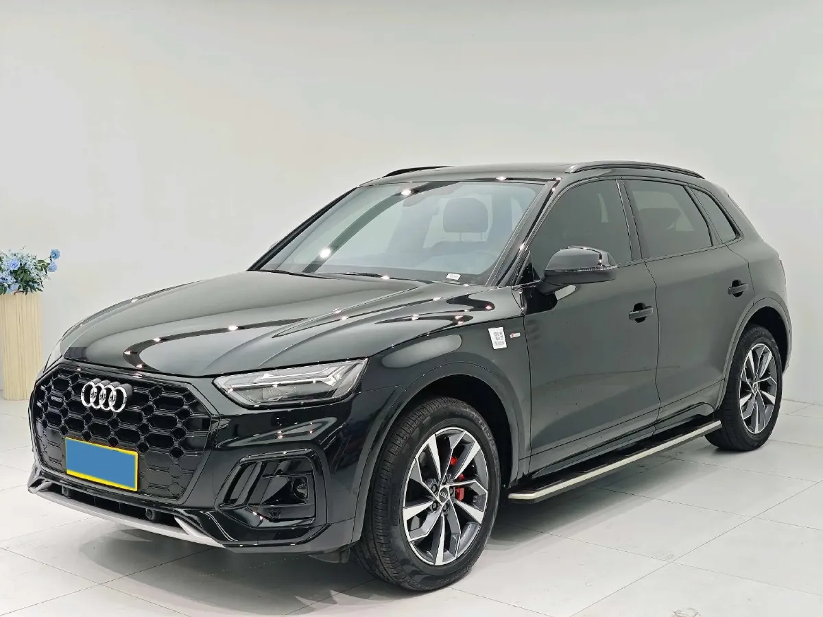 2025 Audi Q5L 2.0T 190HP L4 7DCT,autocango,china used car exporter,china ev exporter,chinese used car exporter,chinese used ev exporter