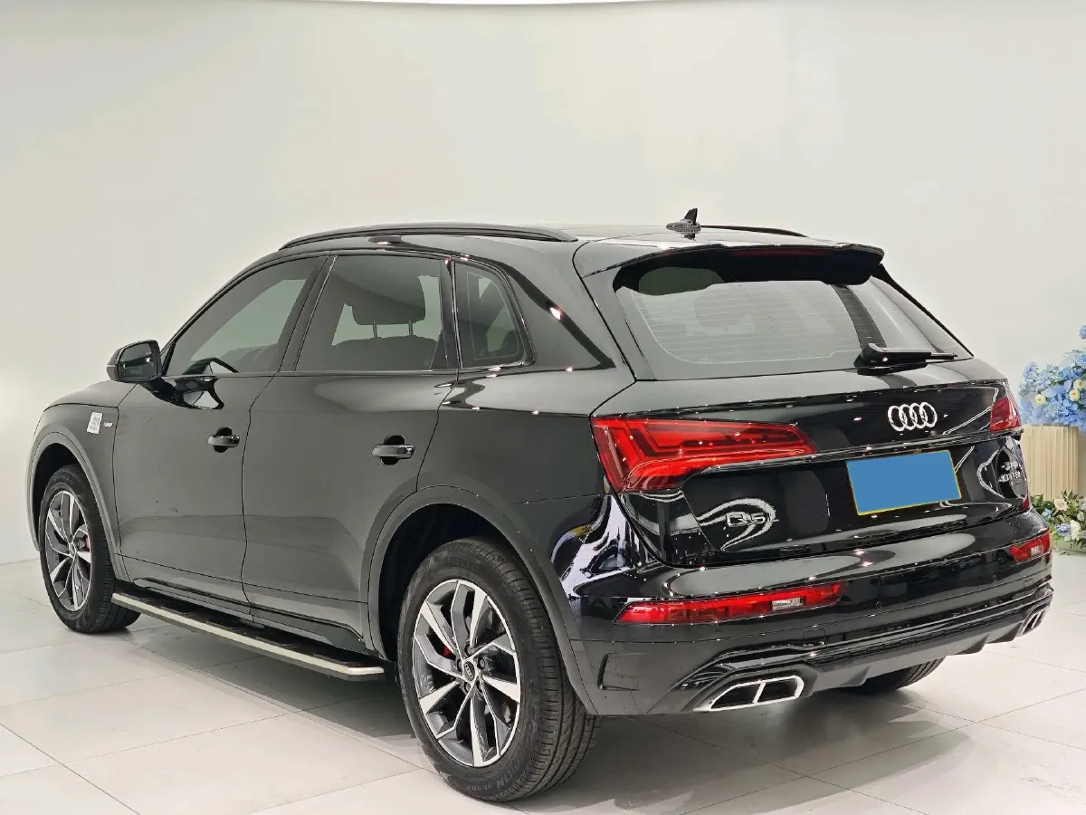 2025 Audi Q5L 2.0T 190HP L4 7DCT,autocango,china used car exporter,china ev exporter,chinese used car exporter,chinese used ev exporter