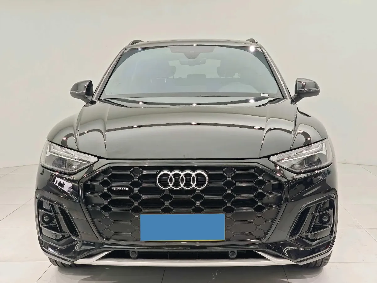 2025 Audi Q5L 2.0T 190HP L4 7DCT,autocango,china used car exporter,china ev exporter,chinese used car exporter,chinese used ev exporter