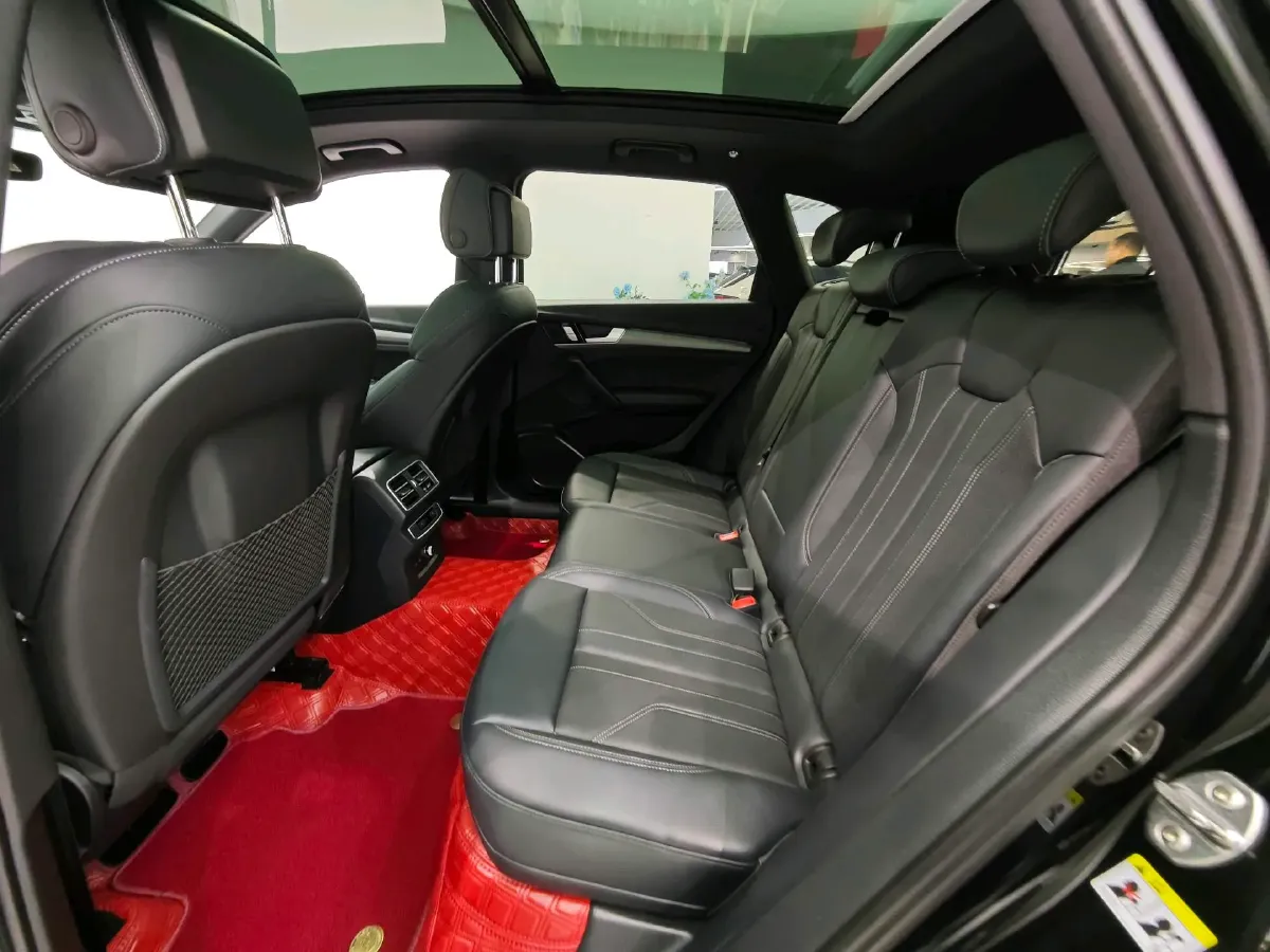 2025 Audi Q5L 2.0T 190HP L4 7DCT,autocango,china used car exporter,china ev exporter,chinese used car exporter,chinese used ev exporter