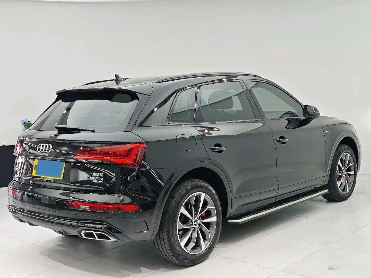 2025 Audi Q5L 2.0T 190HP L4 7DCT,autocango,china used car exporter,china ev exporter,chinese used car exporter,chinese used ev exporter