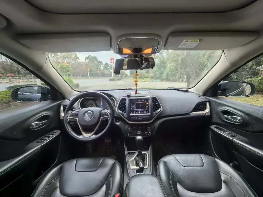 2017 Jeep Cherokee 2.0L 155HP L4 9AT,autocango,china used car exporter,china ev exporter,chinese used car exporter,chinese used ev exporter