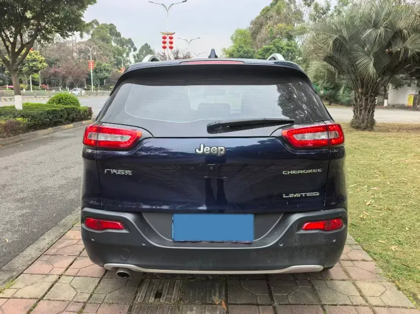 2017 Jeep Cherokee 2.0L 155HP L4 9AT,autocango,china used car exporter,china ev exporter,chinese used car exporter,chinese used ev exporter