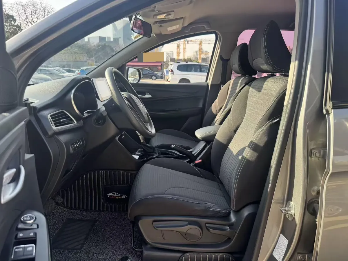 2019 BaoJun 730 1.5T 147HP L4 CVT,autocango,china used car exporter,china ev exporter,chinese used car exporter,chinese used ev exporter