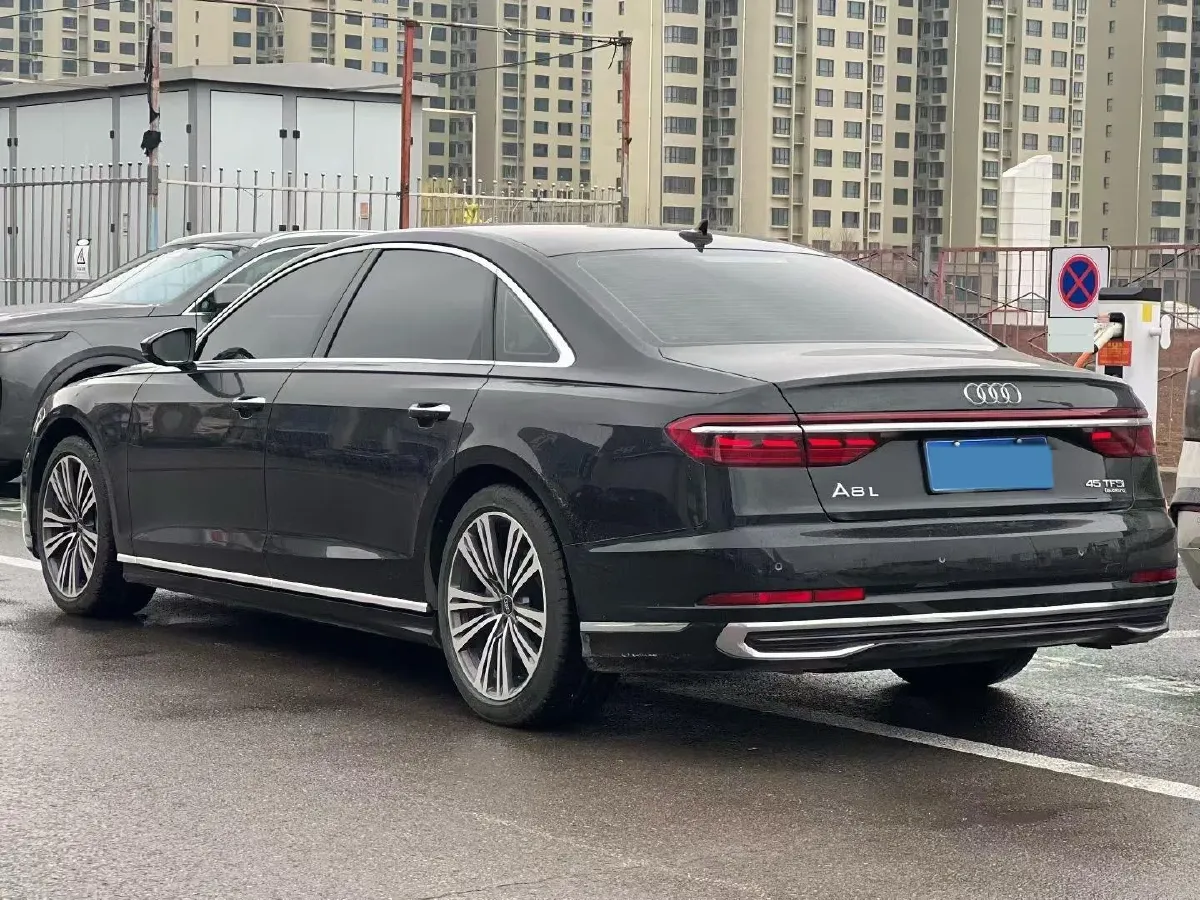 2025 Audi A8 2.0T 265HP L4 8AT,autocango,china used car exporter,china ev exporter,chinese used car exporter,chinese used ev exporter