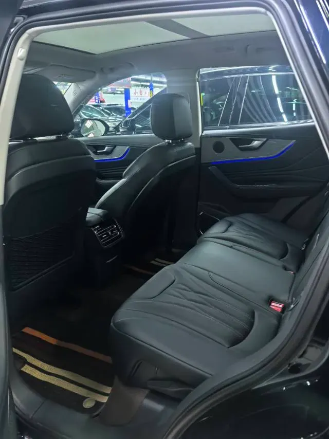 2025 HongQi HS5 2.0T 252HP L4 8AT,autocango,china used car exporter,china ev exporter,chinese used car exporter,chinese used ev exporter