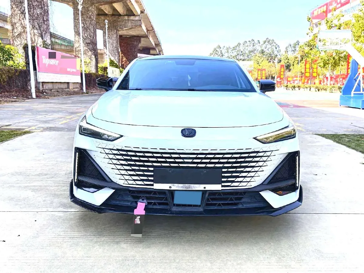 2022 ChangAn UNI-V 1.5T 188HP L4 7DCT,autocango,china used car exporter,china ev exporter,chinese used car exporter,chinese used ev exporter