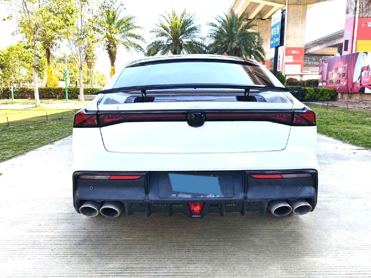 2022 ChangAn UNI-V 1.5T 188HP L4 7DCT,autocango,china used car exporter,china ev exporter,chinese used car exporter,chinese used ev exporter