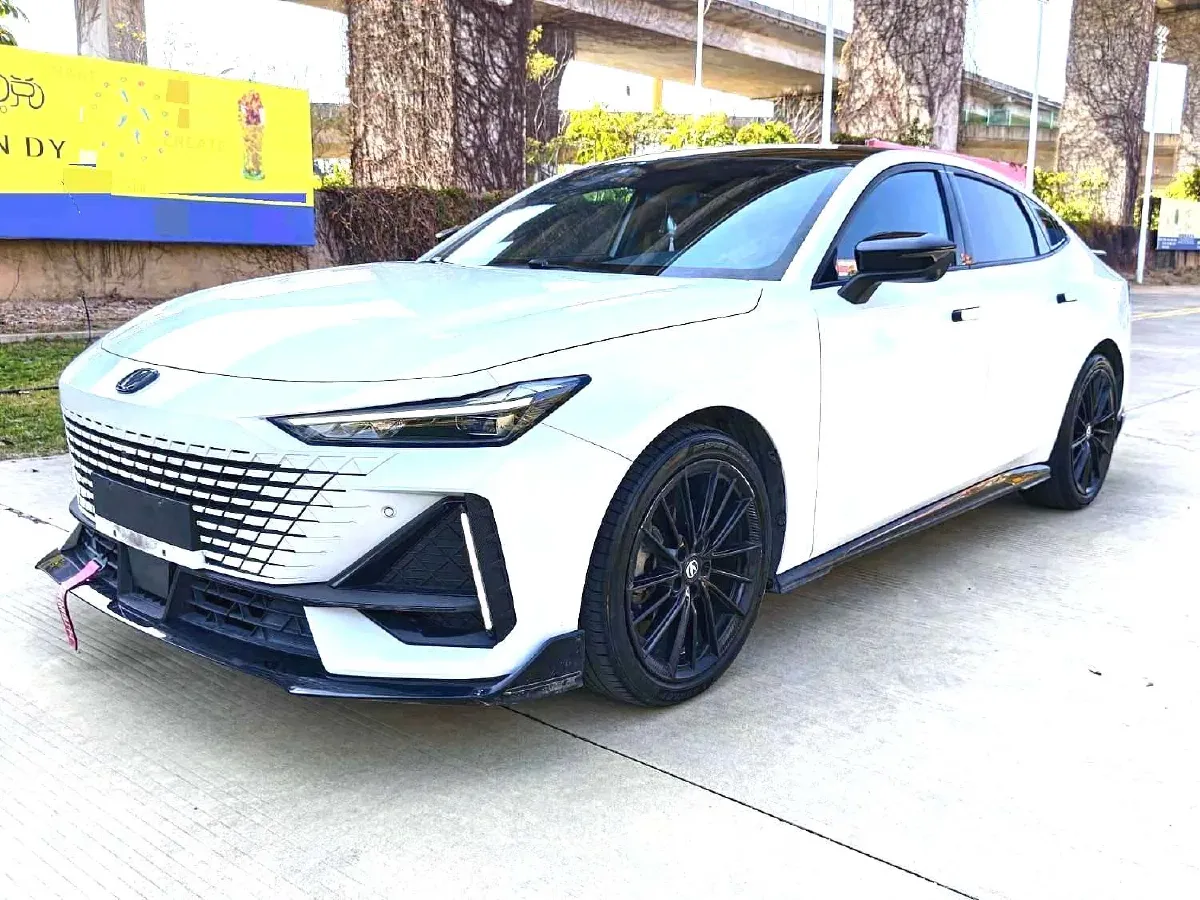 2022 ChangAn UNI-V 1.5T 188HP L4 7DCT,autocango,china used car exporter,china ev exporter,chinese used car exporter,chinese used ev exporter