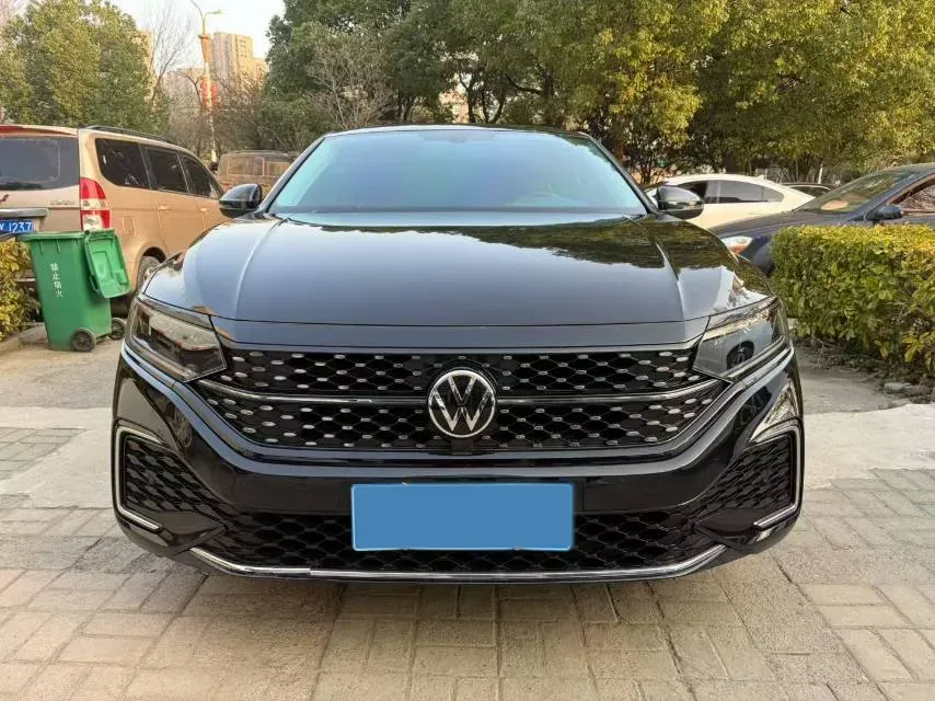 2021 Volkswagen Passat 2.0T 186HP L4 7DCT,autocango,china used car exporter,china ev exporter,chinese used car exporter,chinese used ev exporter