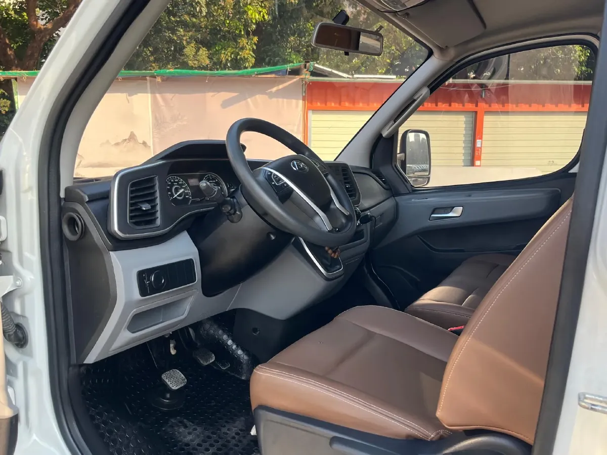 2024 MAXUS XinTu V80 2.0T 147HP L4 6MT,autocango,china used car exporter,china ev exporter,chinese used car exporter,chinese used ev exporter