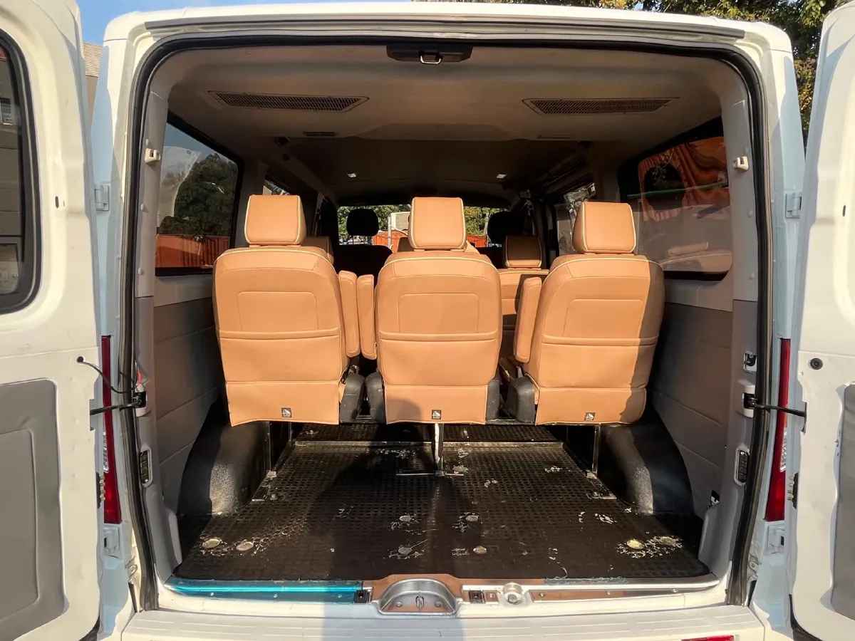 2024 MAXUS XinTu V80 2.0T 147HP L4 6MT,autocango,china used car exporter,china ev exporter,chinese used car exporter,chinese used ev exporter