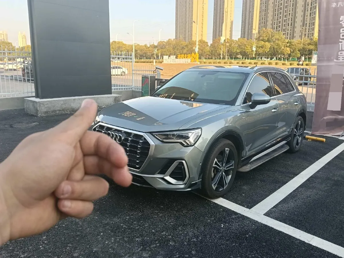 2021 Audi Q3 2.0T 186HP L4 7DCT,autocango,china used car exporter,china ev exporter,chinese used car exporter,chinese used ev exporter