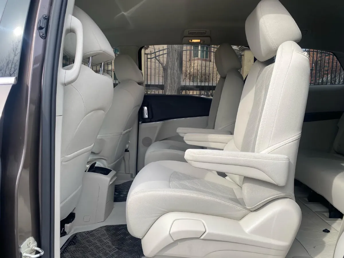 2023 Buick GL8 2.0T 237HP L4 9AT,autocango,china used car exporter,china ev exporter,chinese used car exporter,chinese used ev exporter