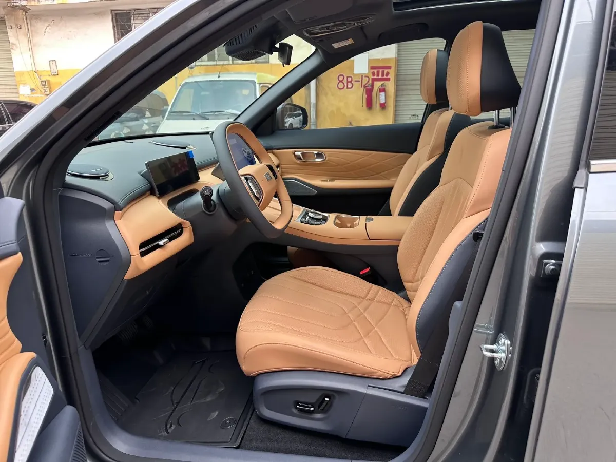 2025 LanDian E5 PLUS 1.5L 95HP L4 E-CVT PHEV 25KWH,autocango,china used car exporter,china ev exporter,chinese used car exporter,chinese used ev exporter