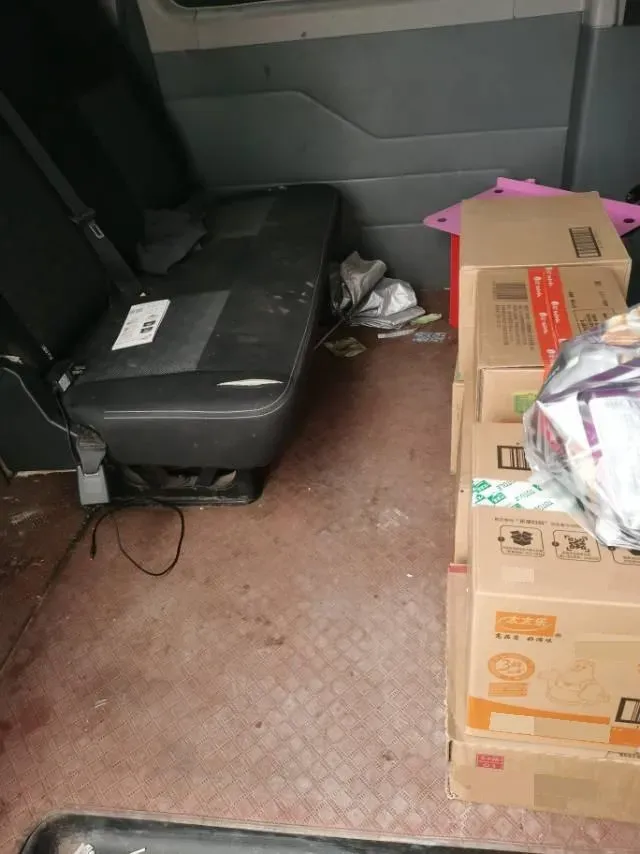 2023 MAXUS XinTu V80 2.0T 139HP L4 6MT,autocango,china used car exporter,china ev exporter,chinese used car exporter,chinese used ev exporter