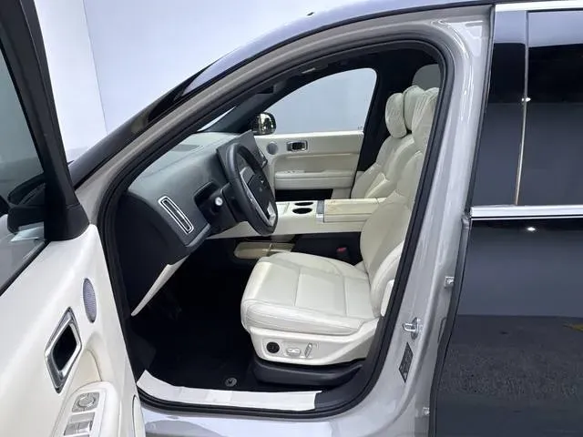 2024 Li L6 Range Extended 154HP L4 REEV 36.8KWH,autocango,china used car exporter,china ev exporter,chinese used car exporter,chinese used ev exporter
