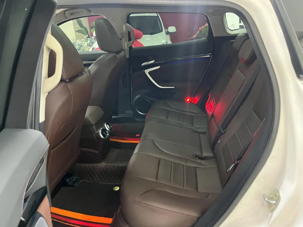 2017 WEY VV7 2.0T 234HP L4 7DCT,autocango,china used car exporter,china ev exporter,chinese used car exporter,chinese used ev exporter