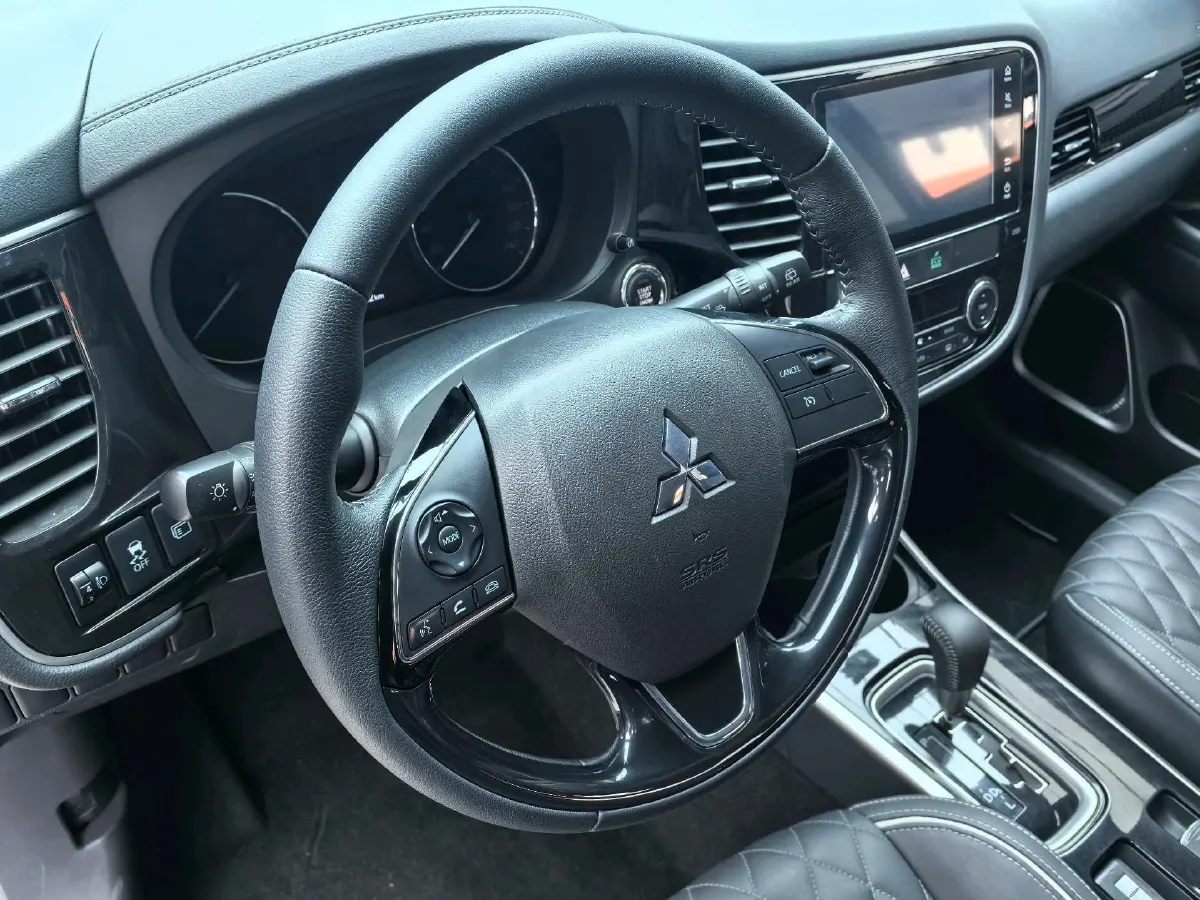 2021 Mitsubishi Outlander 2.0L 166HP L4 CVT,autocango,china used car exporter,china ev exporter,chinese used car exporter,chinese used ev exporter
