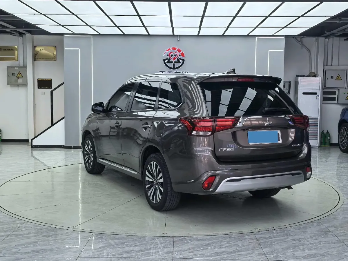 2021 Mitsubishi Outlander 2.0L 166HP L4 CVT,autocango,china used car exporter,china ev exporter,chinese used car exporter,chinese used ev exporter