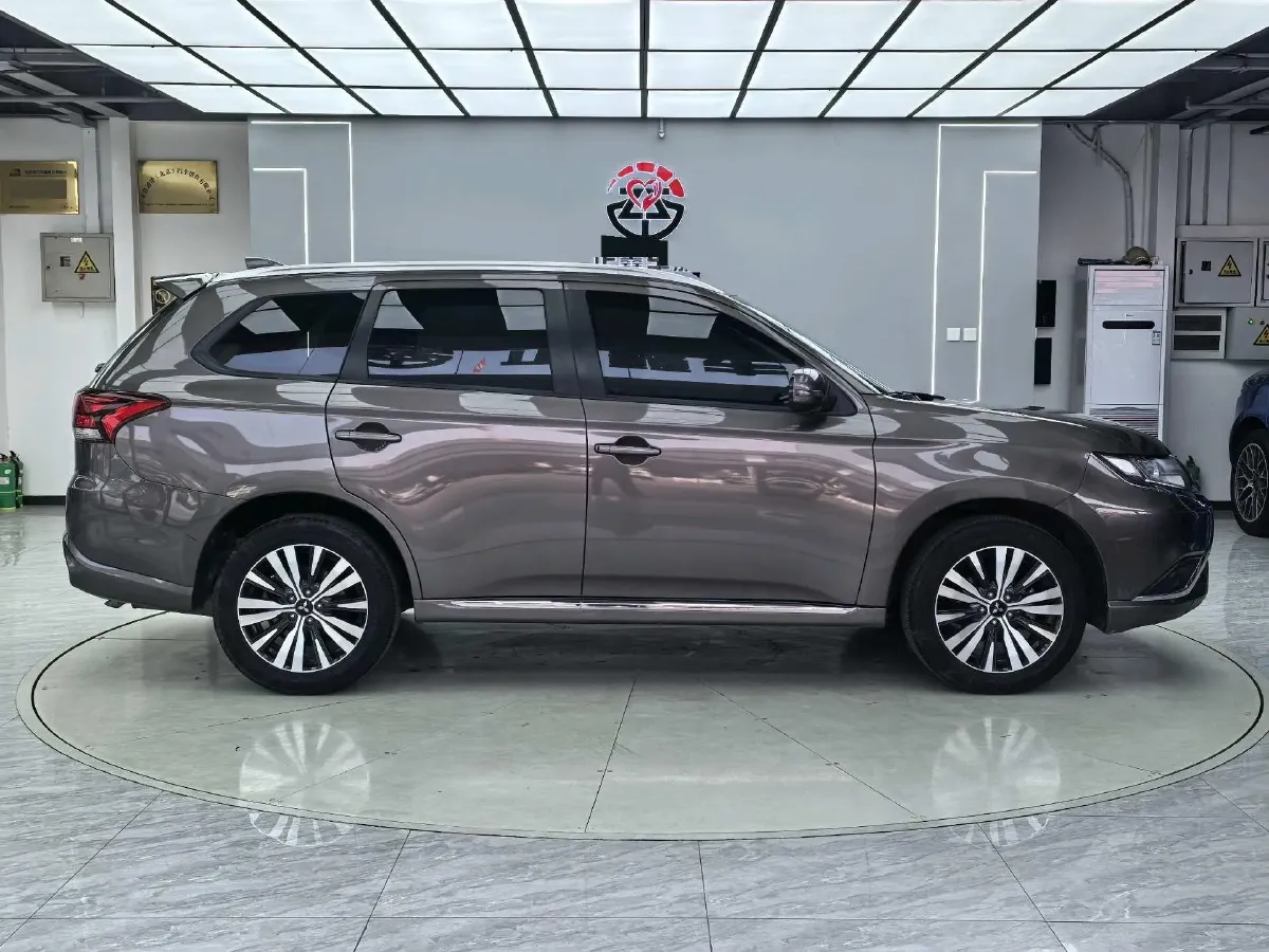 2021 Mitsubishi Outlander 2.0L 166HP L4 CVT,autocango,china used car exporter,china ev exporter,chinese used car exporter,chinese used ev exporter