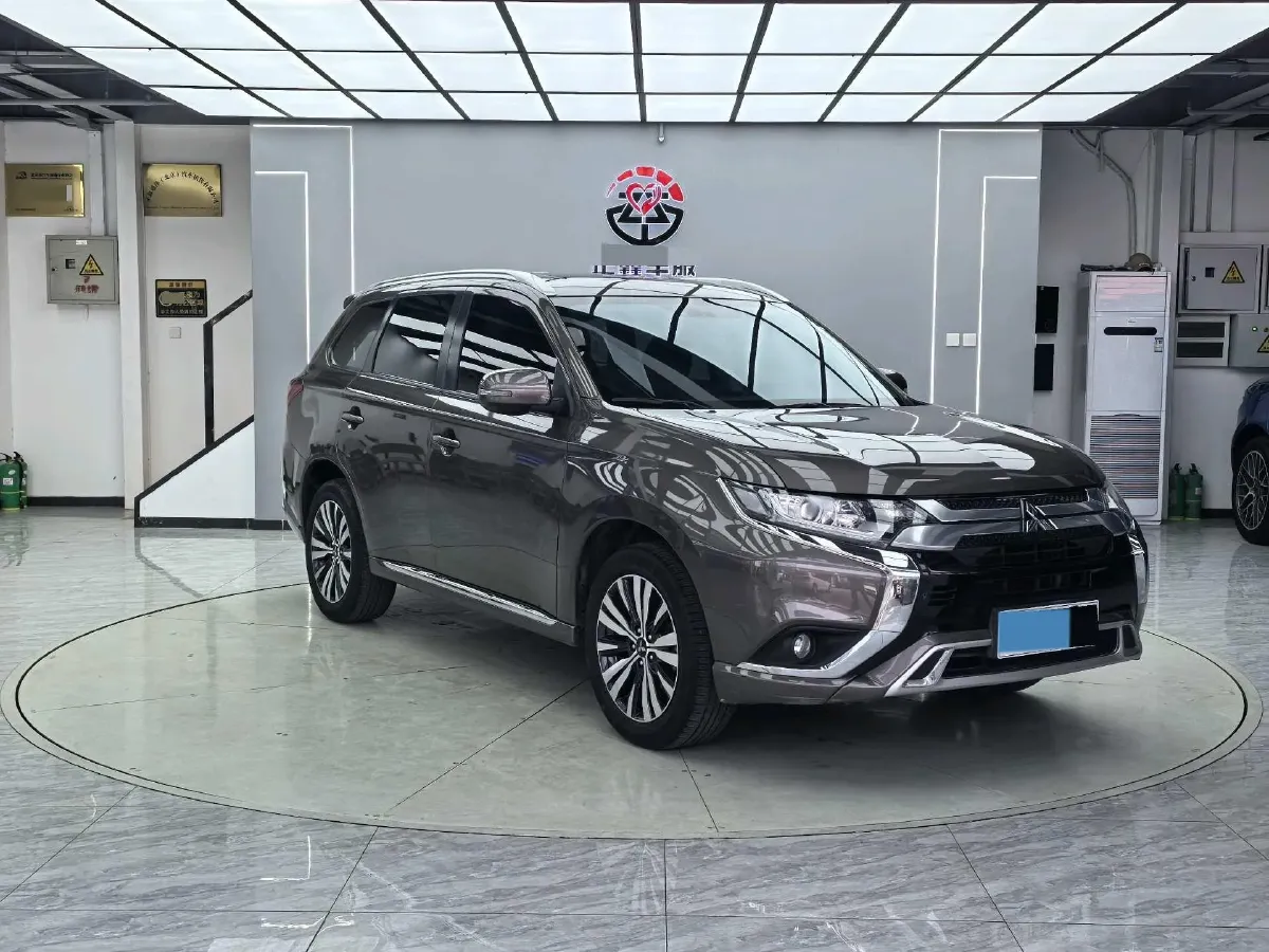 2021 Mitsubishi Outlander 2.0L 166HP L4 CVT,autocango,china used car exporter,china ev exporter,chinese used car exporter,chinese used ev exporter