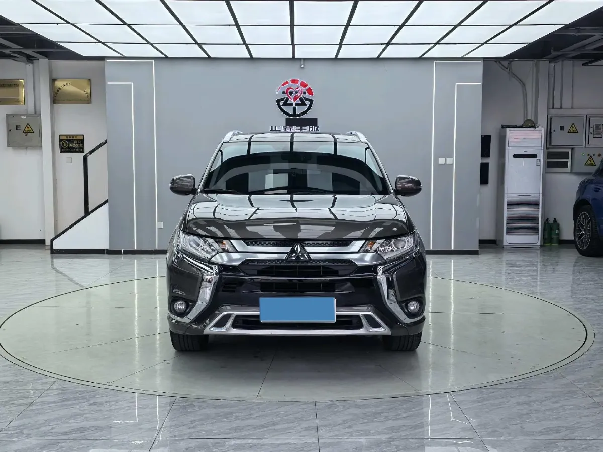 2021 Mitsubishi Outlander 2.0L 166HP L4 CVT,autocango,china used car exporter,china ev exporter,chinese used car exporter,chinese used ev exporter