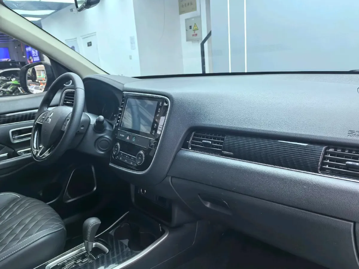 2021 Mitsubishi Outlander 2.0L 166HP L4 CVT,autocango,china used car exporter,china ev exporter,chinese used car exporter,chinese used ev exporter