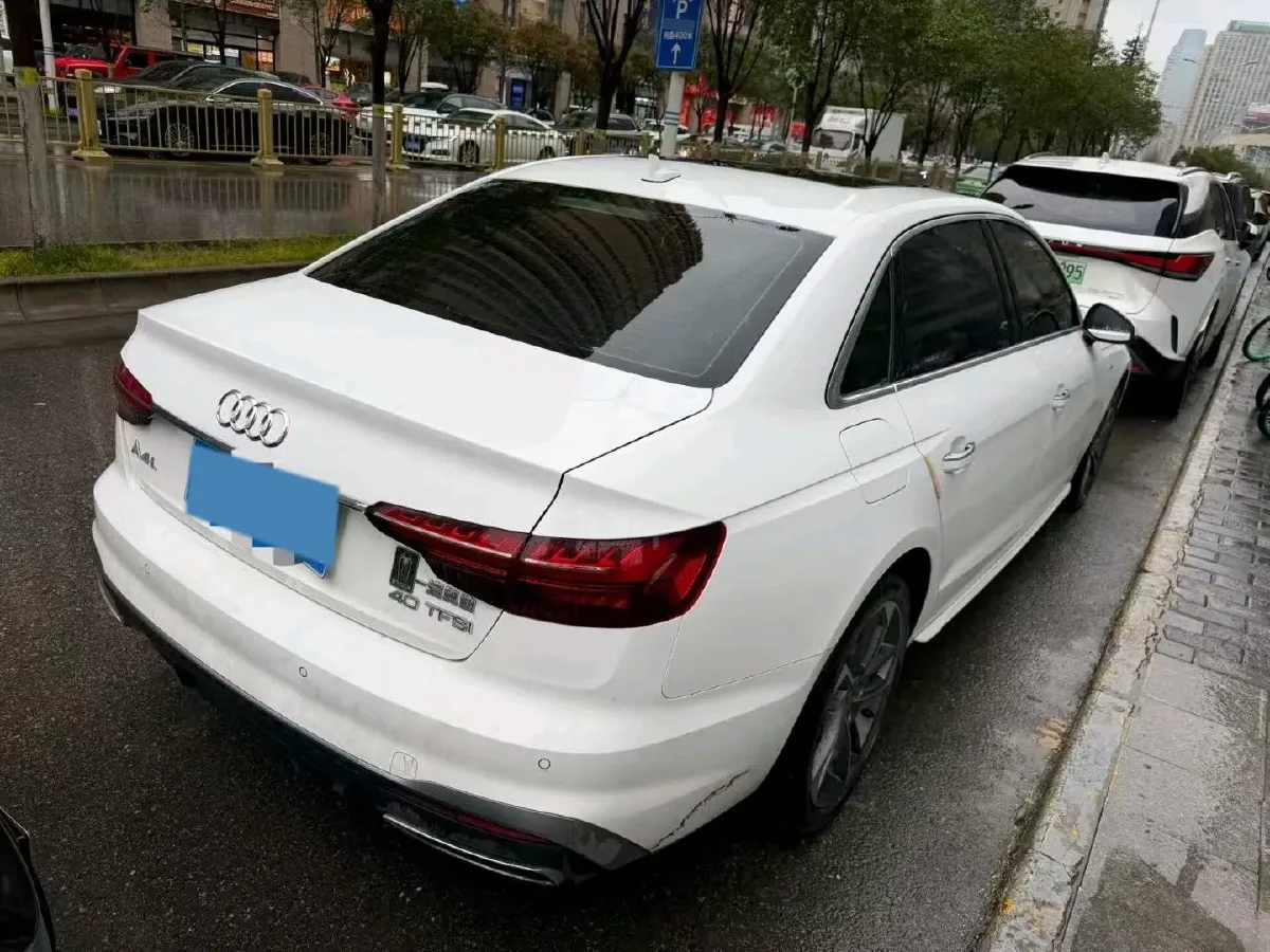 2022 Audi A4L 2.0T 190HP L4 7DCT,autocango,china used car exporter,china ev exporter,chinese used car exporter,chinese used ev exporter