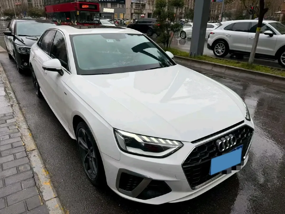 2022 Audi A4L 2.0T 190HP L4 7DCT,autocango,china used car exporter,china ev exporter,chinese used car exporter,chinese used ev exporter