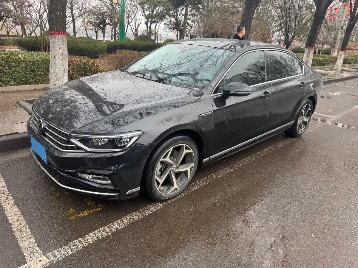 2023 Volkswagen Magotan 2.0T 186HP L4 7DCT,autocango,china used car exporter,china ev exporter,chinese used car exporter,chinese used ev exporter