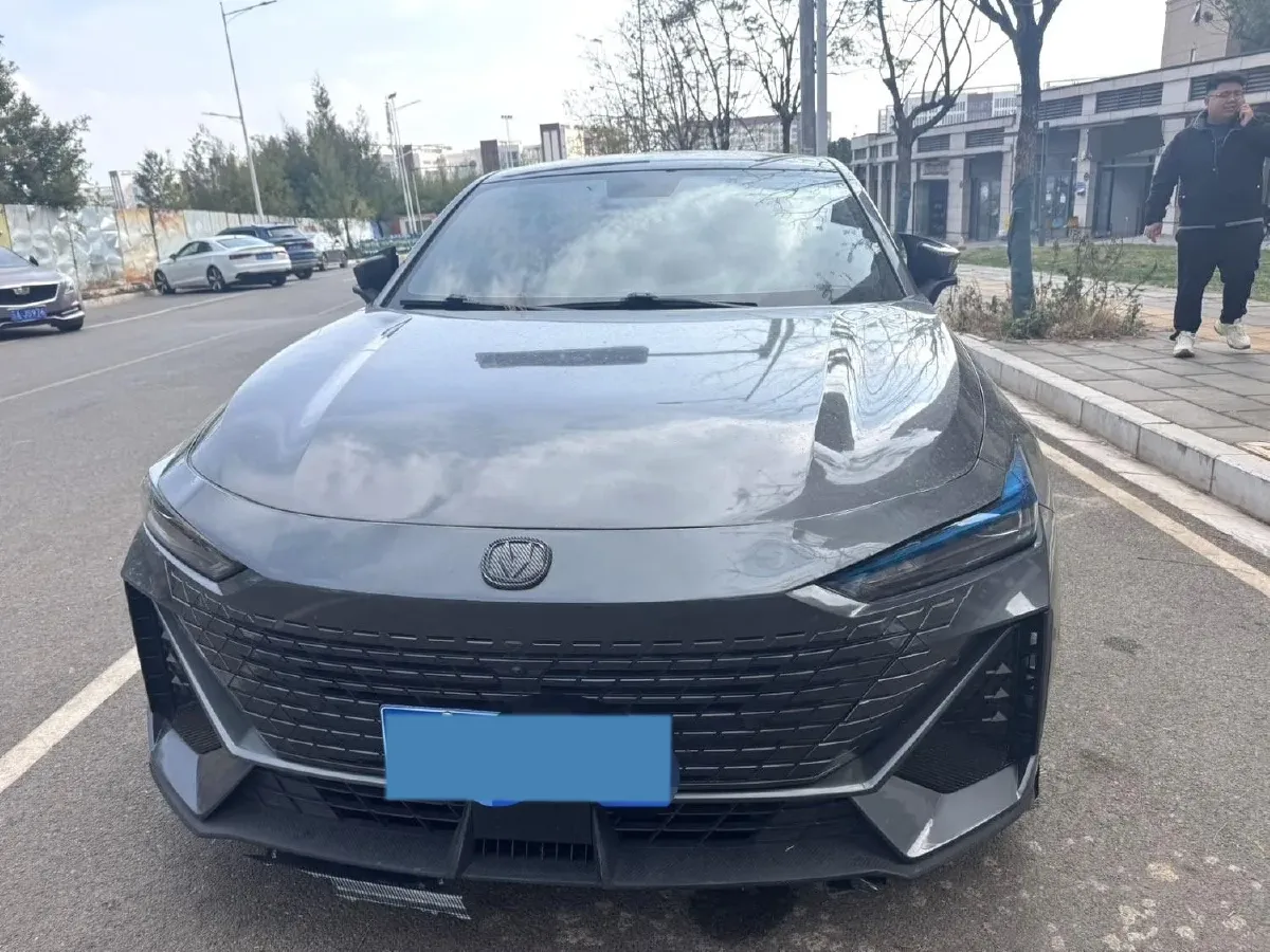 2022 ChangAn UNI-V 1.5T 188HP L4 7DCT,autocango,china used car exporter,china ev exporter,chinese used car exporter,chinese used ev exporter