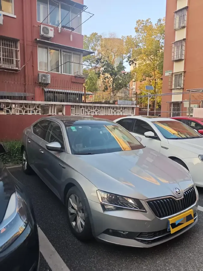 2018 Skoda Superb 1.8T 180HP L4 7DCT,autocango,china used car exporter,china ev exporter,chinese used car exporter,chinese used ev exporter