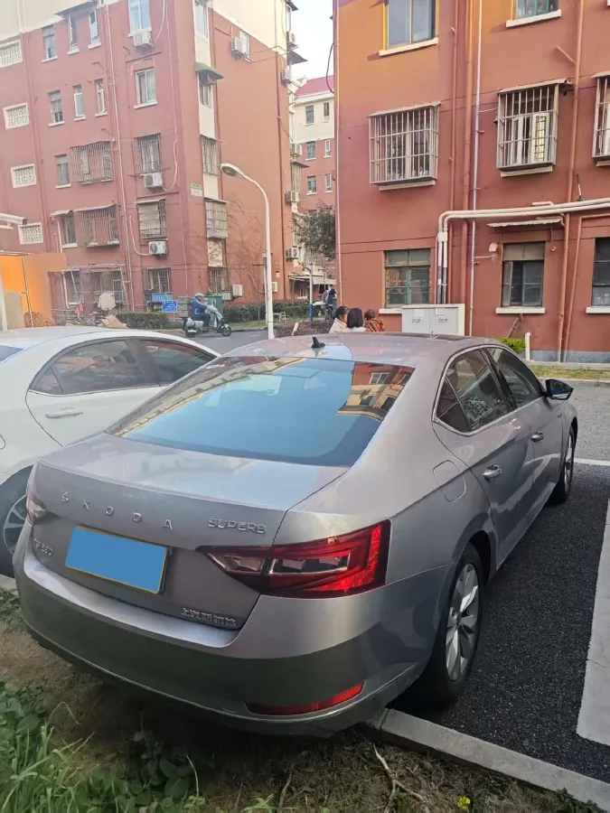 2018 Skoda Superb 1.8T 180HP L4 7DCT,autocango,china used car exporter,china ev exporter,chinese used car exporter,chinese used ev exporter