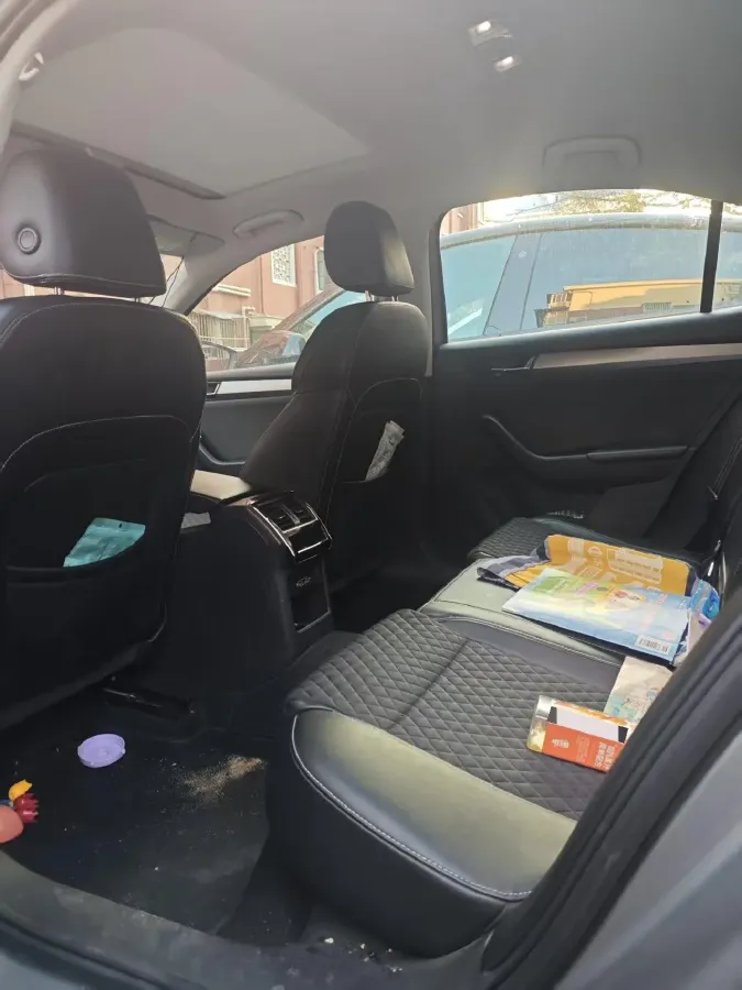 2018 Skoda Superb 1.8T 180HP L4 7DCT,autocango,china used car exporter,china ev exporter,chinese used car exporter,chinese used ev exporter