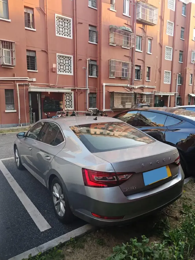 2018 Skoda Superb 1.8T 180HP L4 7DCT,autocango,china used car exporter,china ev exporter,chinese used car exporter,chinese used ev exporter