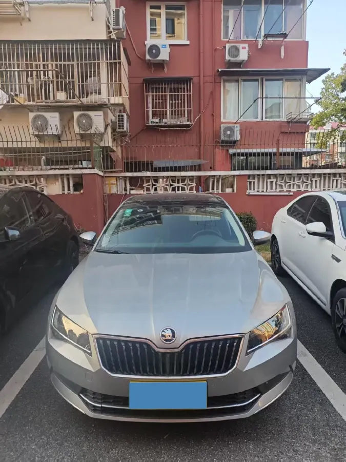 2018 Skoda Superb 1.8T 180HP L4 7DCT,autocango,china used car exporter,china ev exporter,chinese used car exporter,chinese used ev exporter