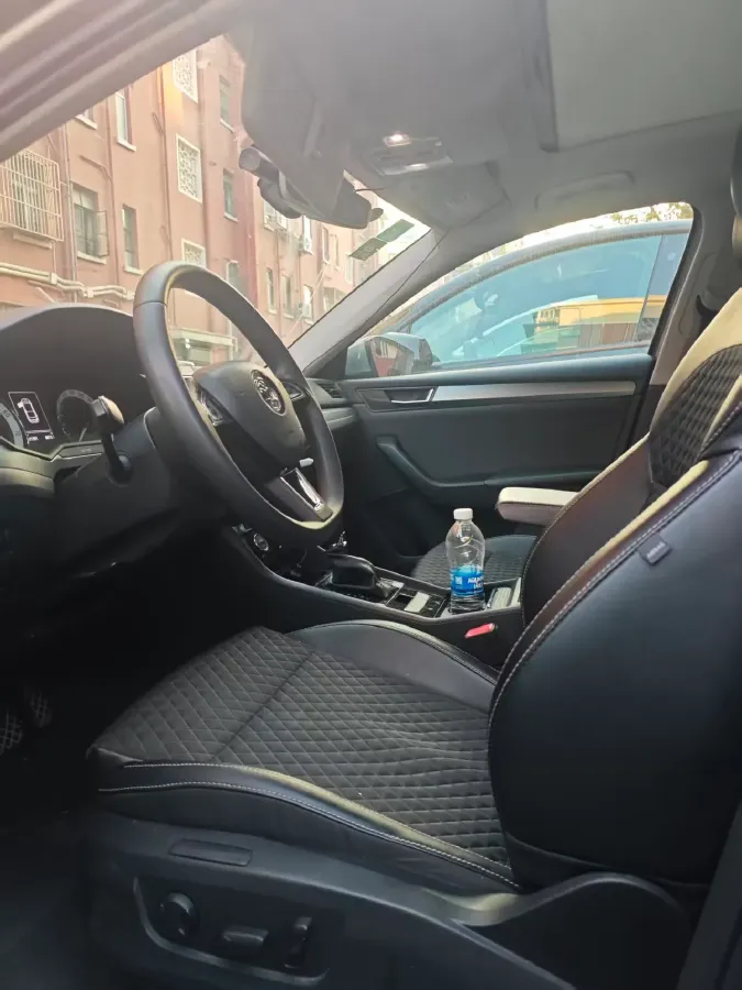 2018 Skoda Superb 1.8T 180HP L4 7DCT,autocango,china used car exporter,china ev exporter,chinese used car exporter,chinese used ev exporter